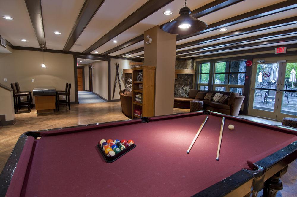 Lodging Ovations Hotel Whistler Exterior foto
