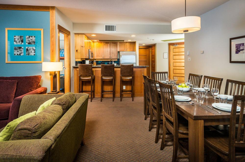 Lodging Ovations Hotel Whistler Exterior foto